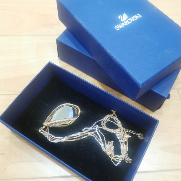 Swarovski crystal necklace - Picture 3 of 7